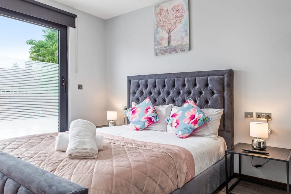 Modern Serviced Studio Flat Near Central London
