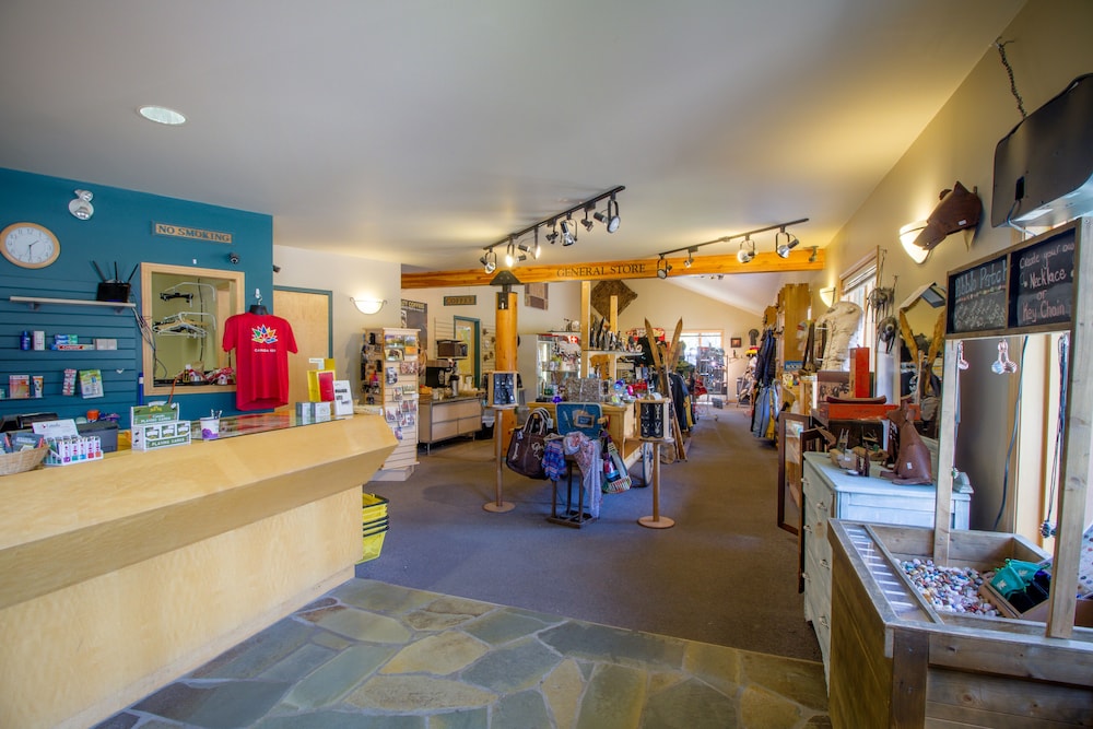 Kootenay Park Lodge