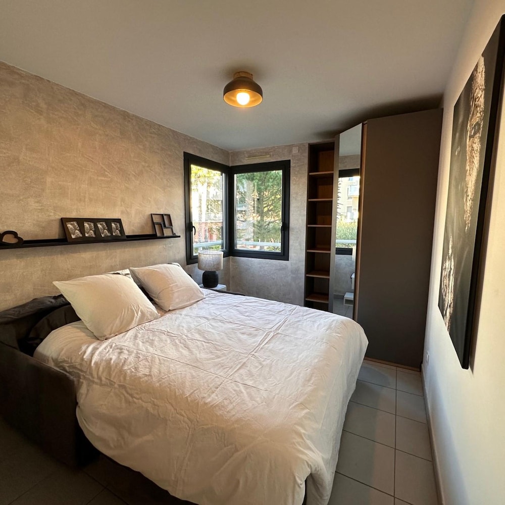 Two Bed Apt With Lovely Terrace - 2195