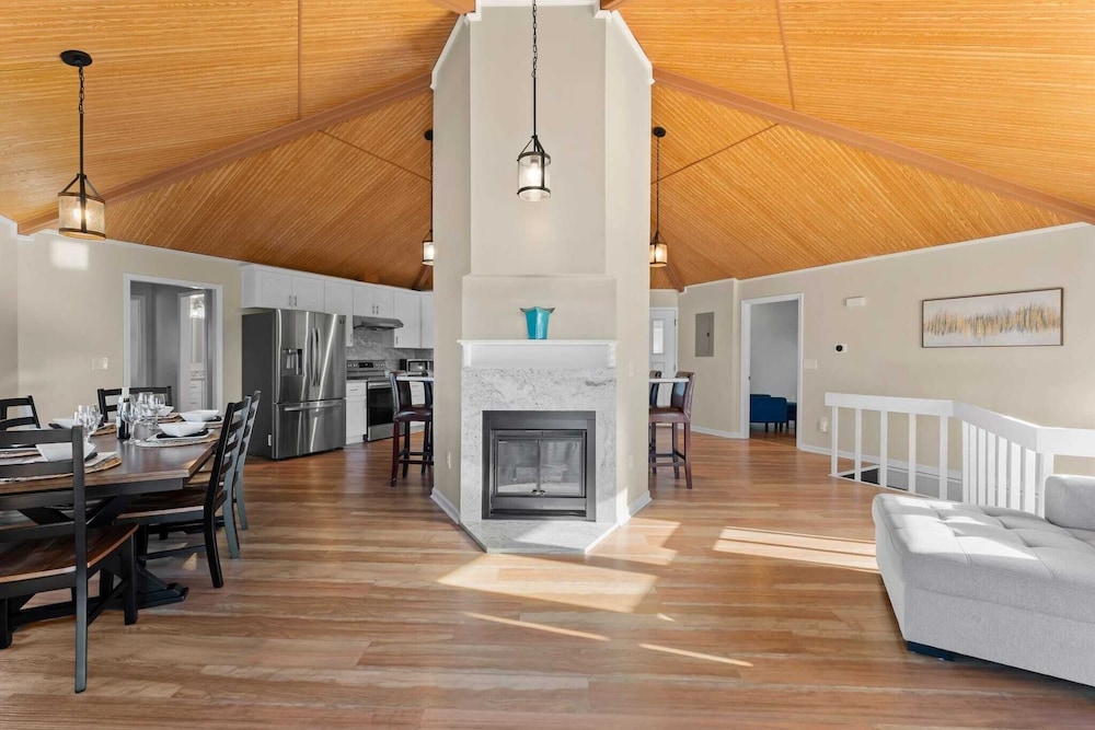 Pleasant Cove Waterfront Getaway With Fire Pit, Deck, and Lake Views