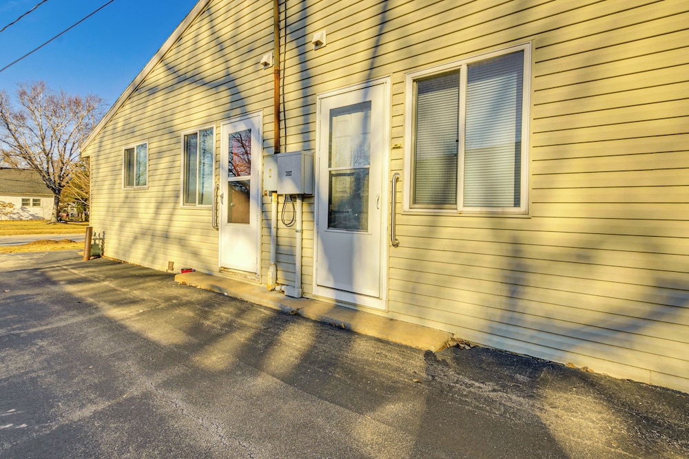 3 Mi to Lambeau Field: Ideally Located Townhome!