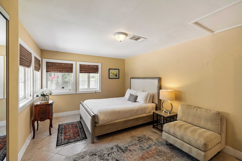 Dandelion by Avantstay Pool, 0.2mi to Downtown!
