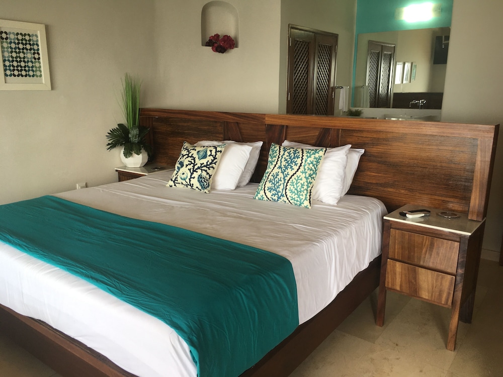 Los Tules Mexican Resort view 5