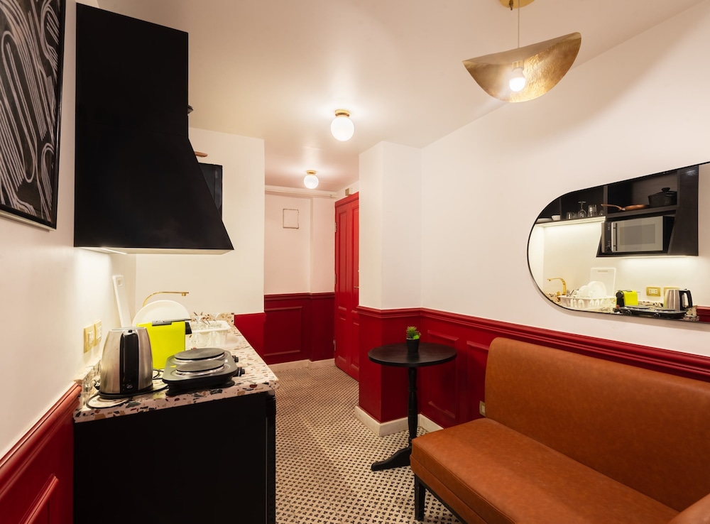 The Red-hot Retro Studio @ Cairo's Downtown