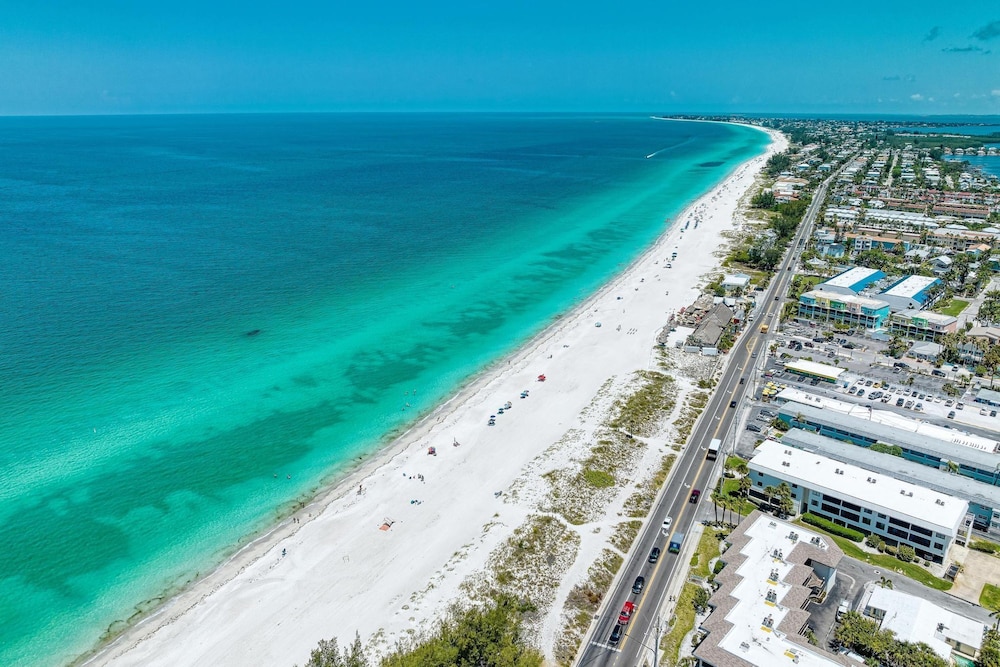 Anna Maria Island Beach Sands 202-private Beach Access-heated Pool