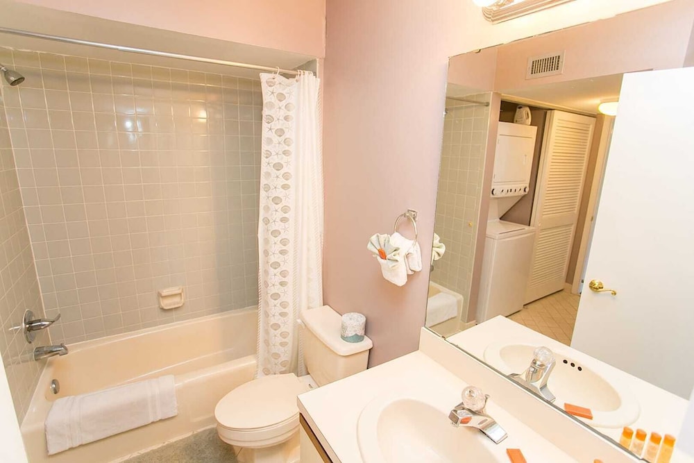 Oceanfront Luxury: 2BR Condo, St. Augustine
