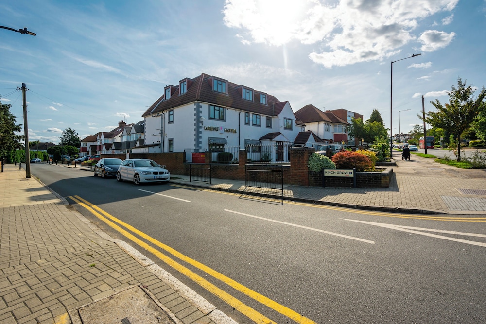 Harrow Vacations - The Brent Hotel - Property Image 12