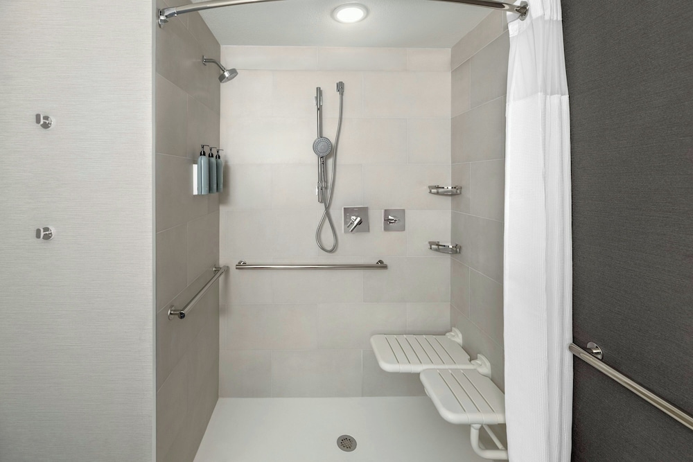 Courtyard By Marriott Sherman