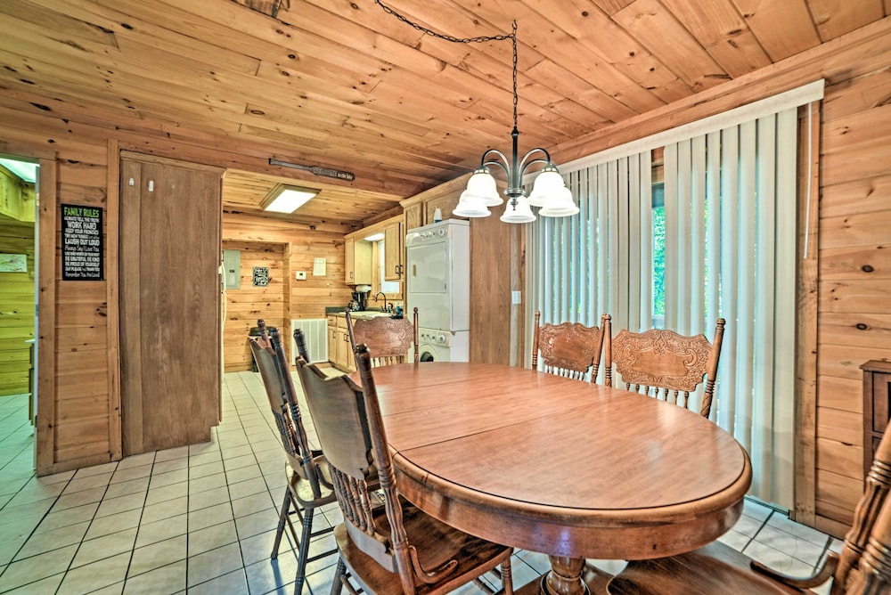 Group-friendly Cabin on Kentucky Lake!
