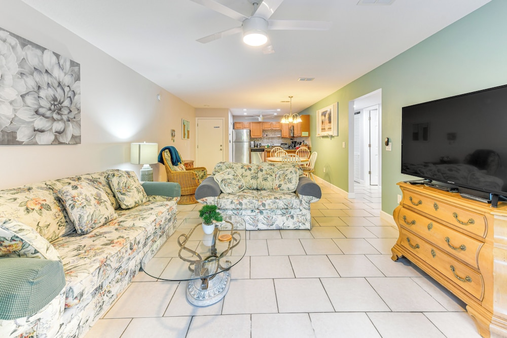 4 Mi to Siesta Key Beach: Condo w/ Pool Access