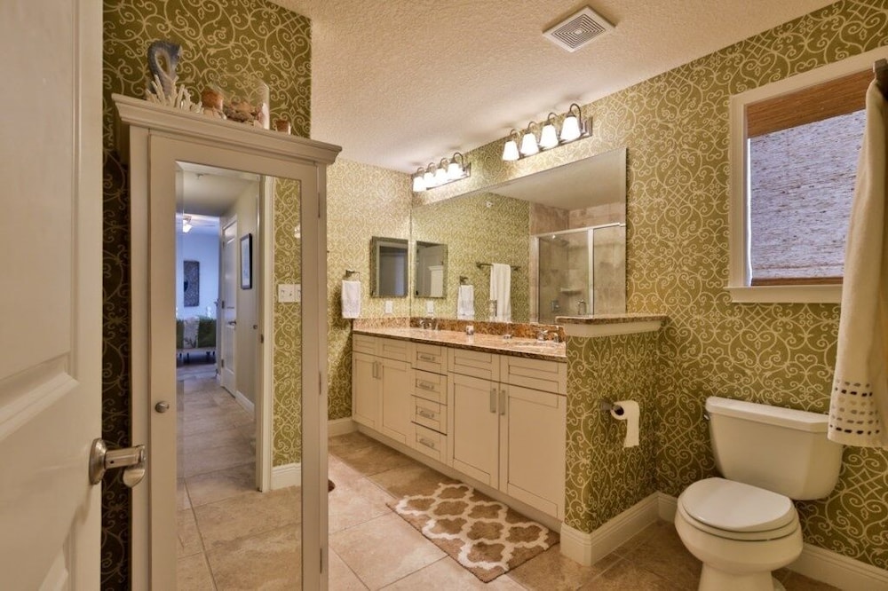 Oceanfront Condo With Beautiful Views 2 Bedroom Condo