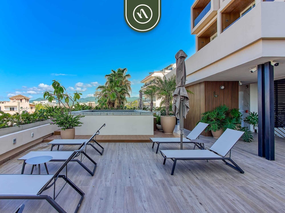 New 1 BR Condo With Amazing Rooftop Pool - Jacuzzi