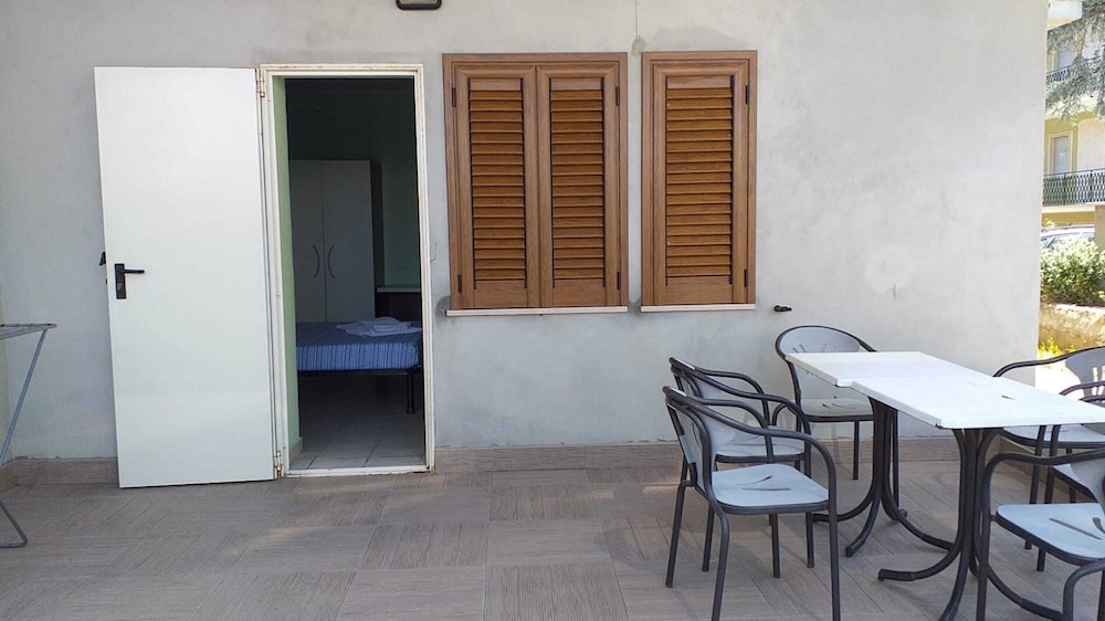 Room in B&B - Quadruple Room Just Steps From the sea - Ideal for a Relaxing Vacation view 4