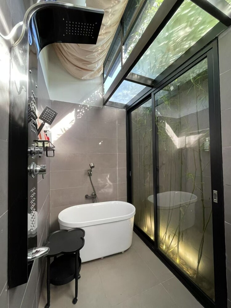 Serenity Courtyard Hotel
