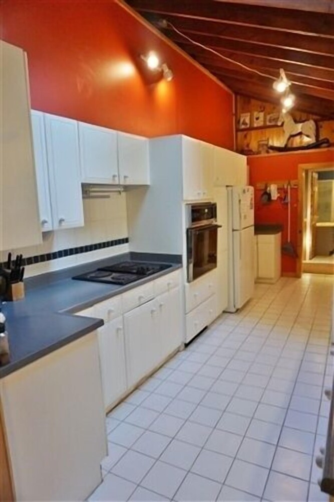 462 Paudash Lake 4 Bedroom Cottage