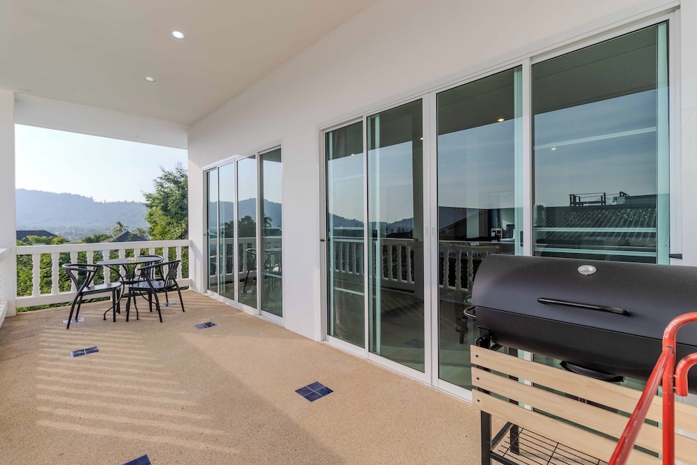 Prime Location Pool View BBQ V274