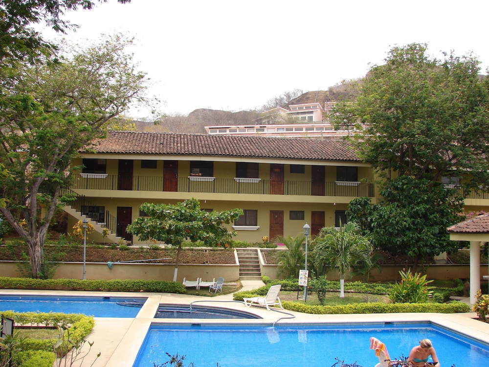 Hotel Sweet Dreams Studios - Image 1