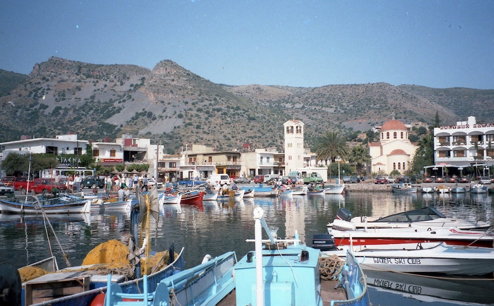 Notiko villas