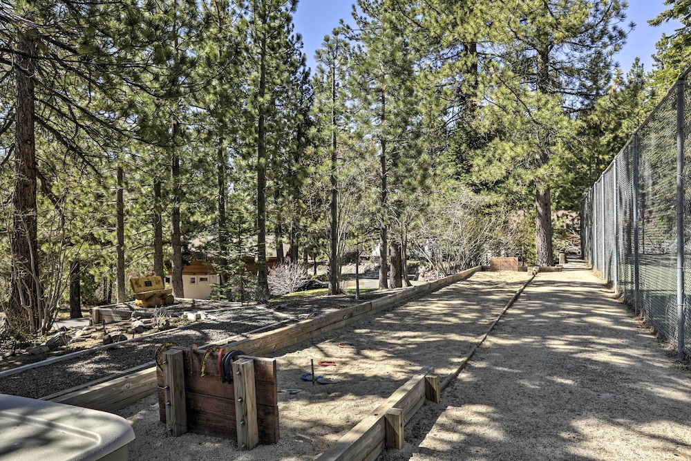 Walk to Diamond Peak: Luxe Chalet w/ Mtn-view Deck