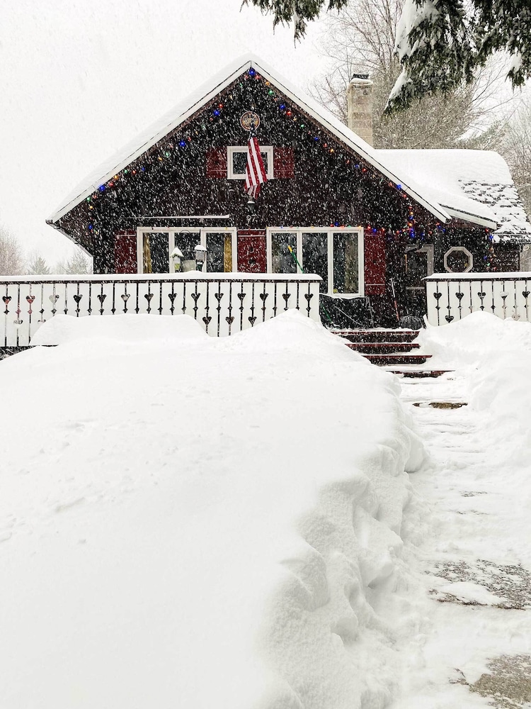 Vibrant Putney Cabin w/ Fire Pit: Hike & Ski!
