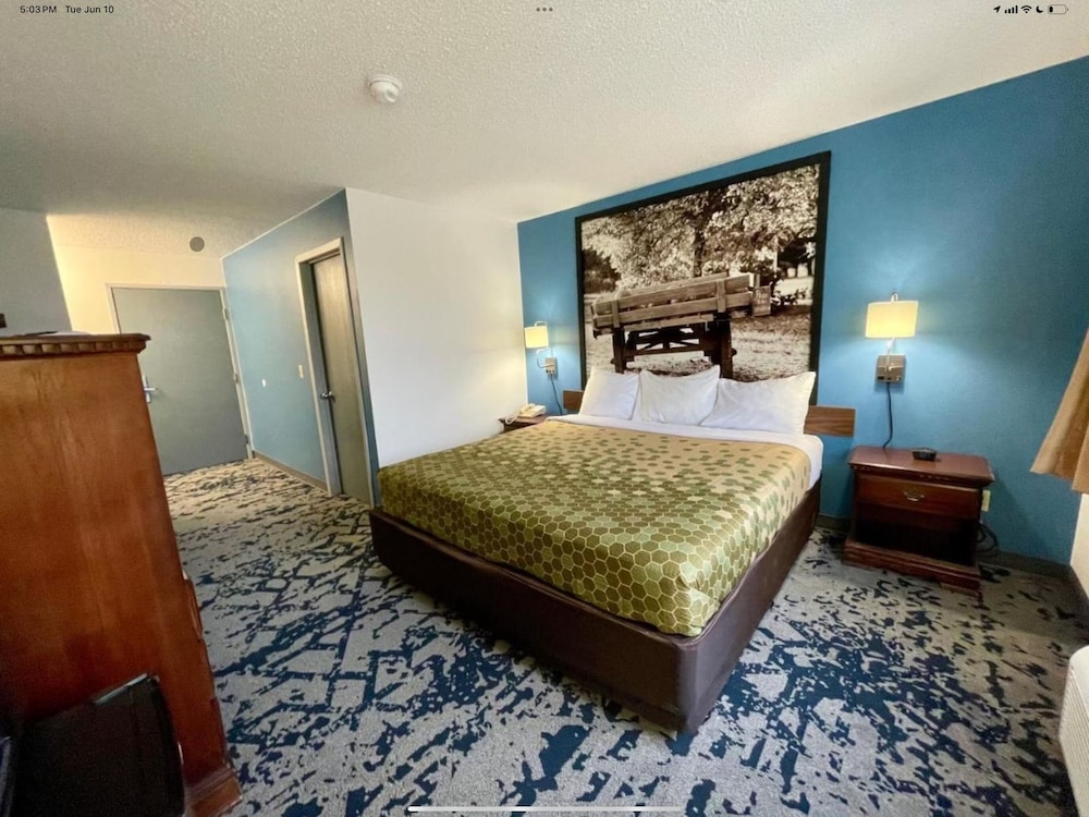 Lamoni Inn & Suites