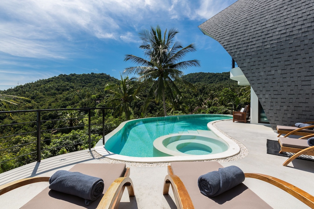 Villa Shadow