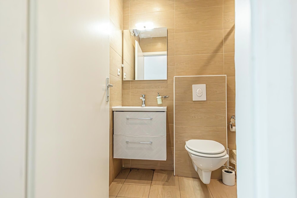 Affordable Stay Near Wiener Stadthalle