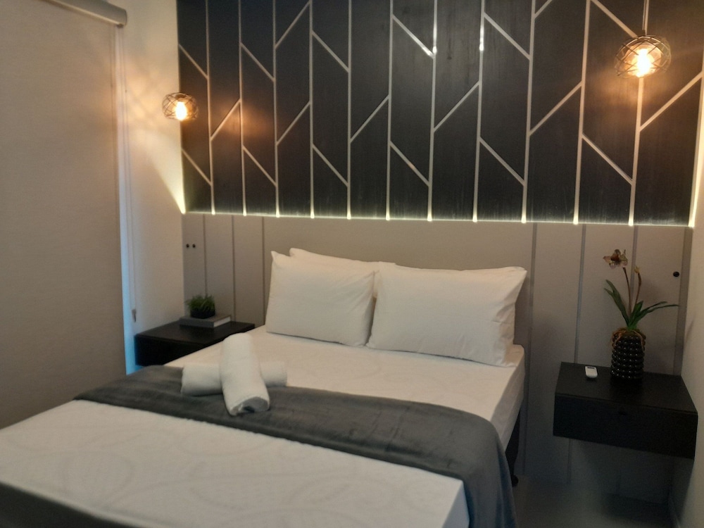 Your Exclusive Stay Just Steps From the sea in Meia Praia - FFS II