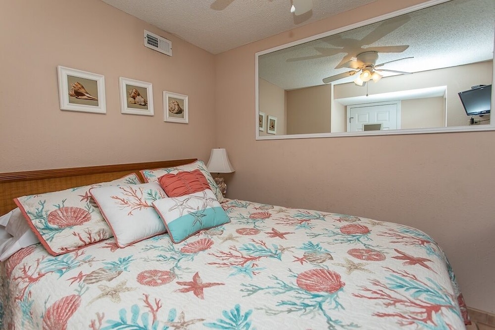 Royal Garden Resort 206 2 Bedroom Condo by RedAwning view 4