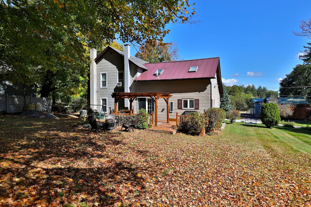 The Family Retreat At Bomoseen 4 Bedroom Home view 2