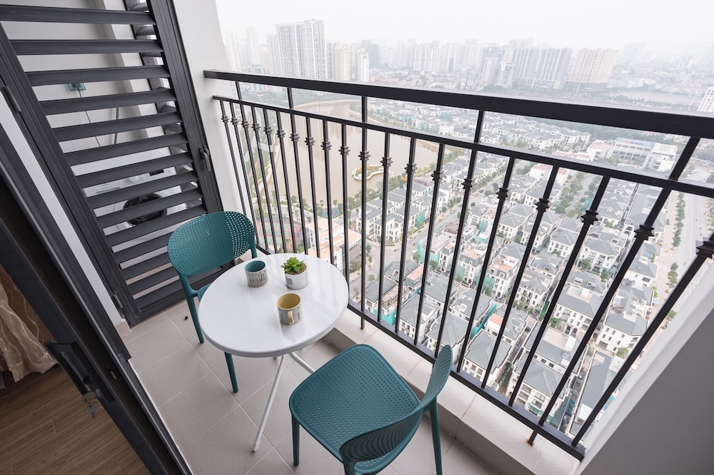 Sunny - Vinhomes GreenBay Residences