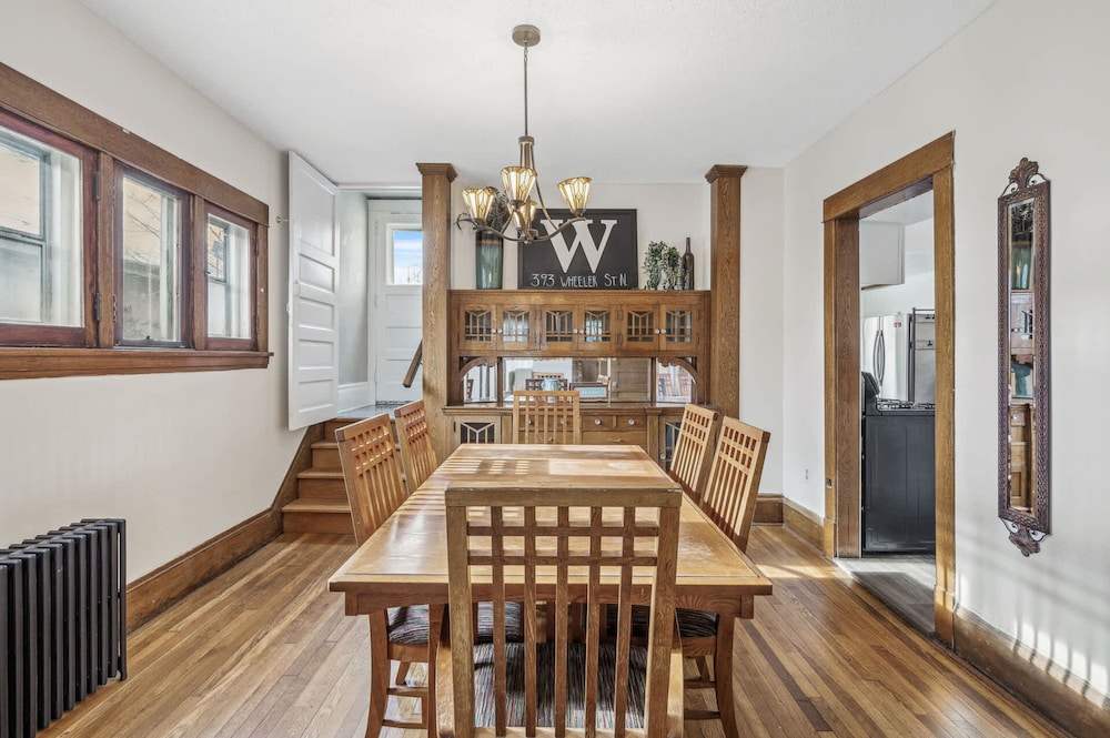 4BR 2BA Home in Charming St Paul - Sleeps 10