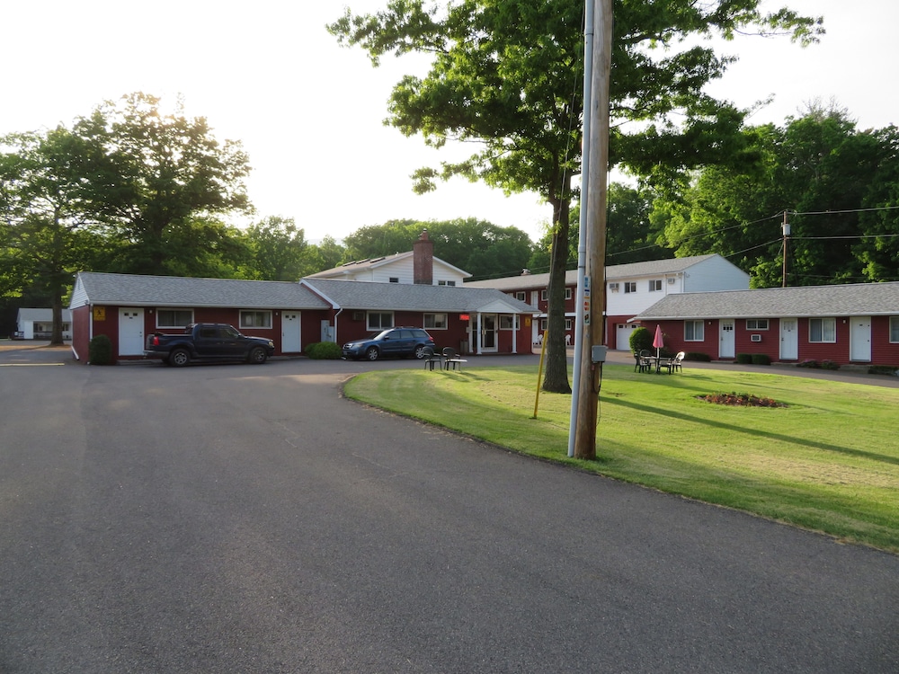 Red Ranch Motel