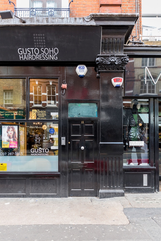 Soho Apartments by BaseToGo
