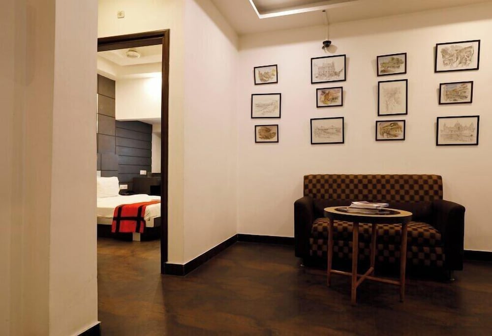 Hotel Trimoorti