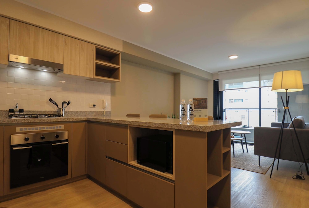 w Beautiful 2BR w Balcony in Miraflores