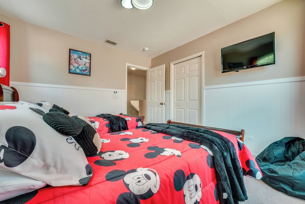 11 Mi to Disney: Home w/ Game Room & Heated Pool