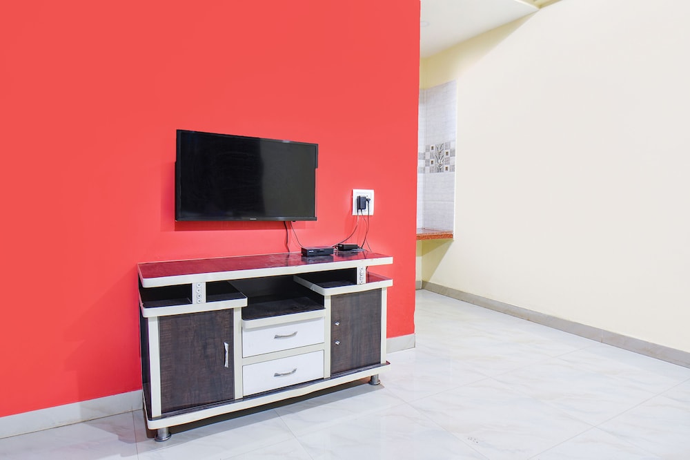 Fabexpress Prajakta Holiday Inn