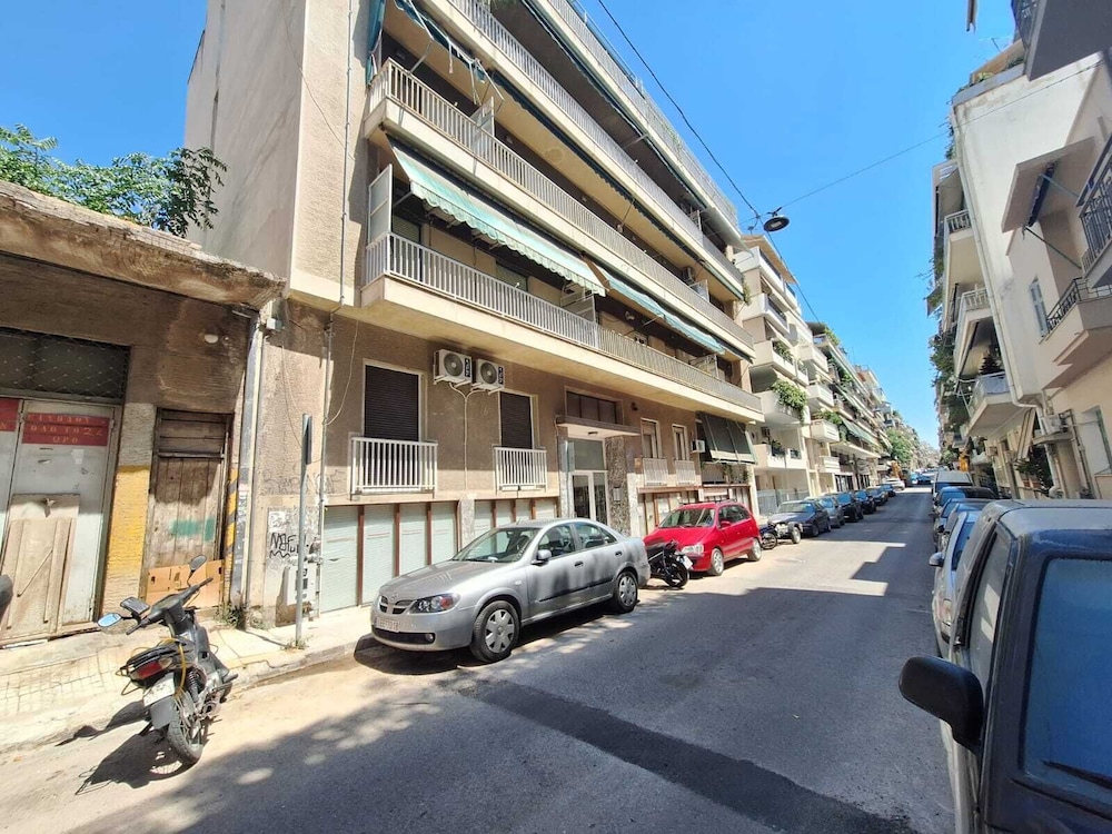 Alex's 2-Bedroom Apartment in Athens