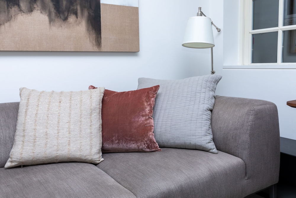 Central and Unique 1 Bedroom Mews House in Mayfair