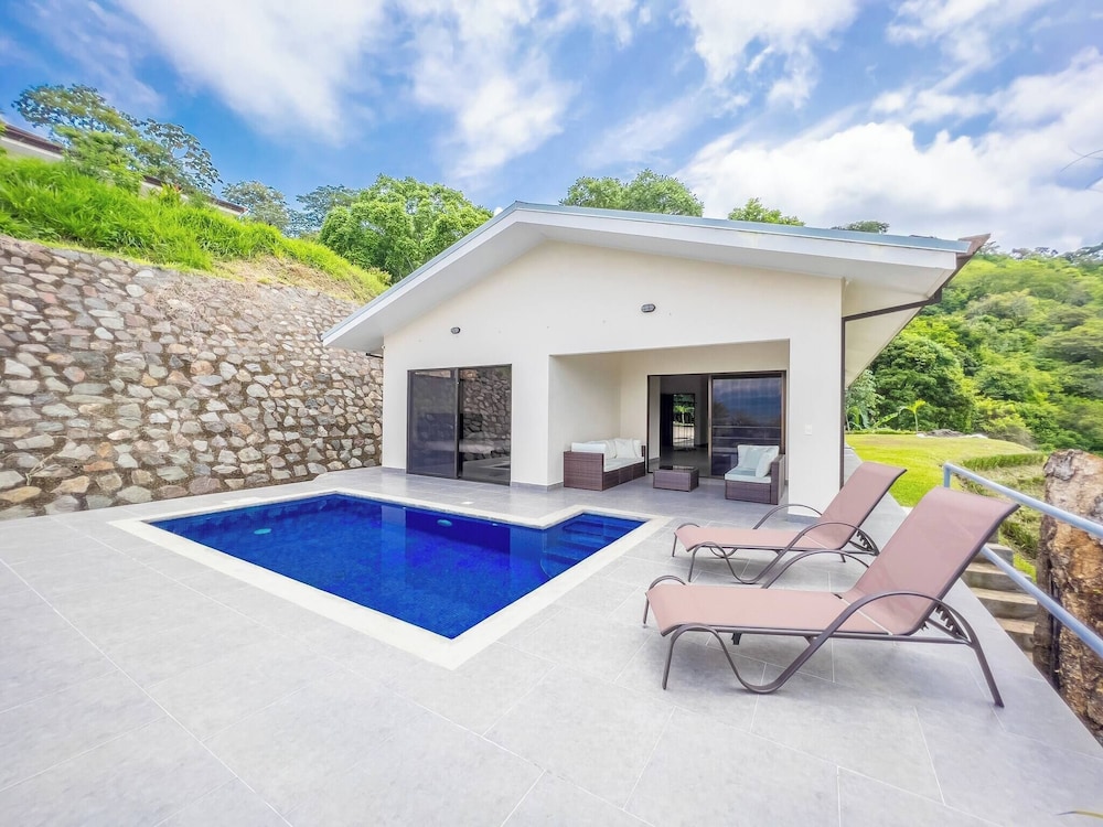 Journeys End-stunning Views In Gated Community