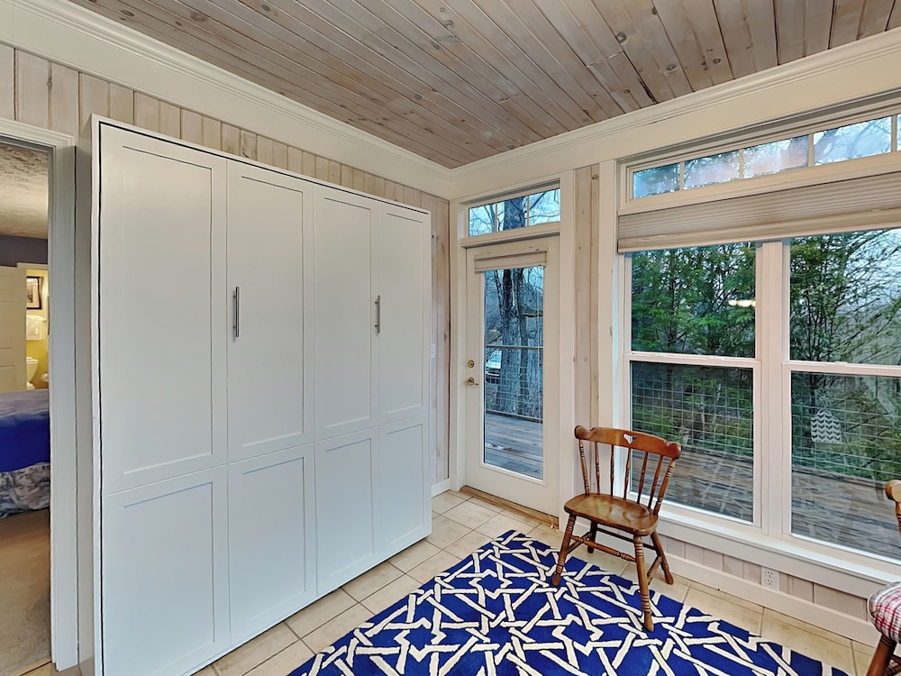 Daisy's Enchanted Cottage by Jackson Mountain Rentals
