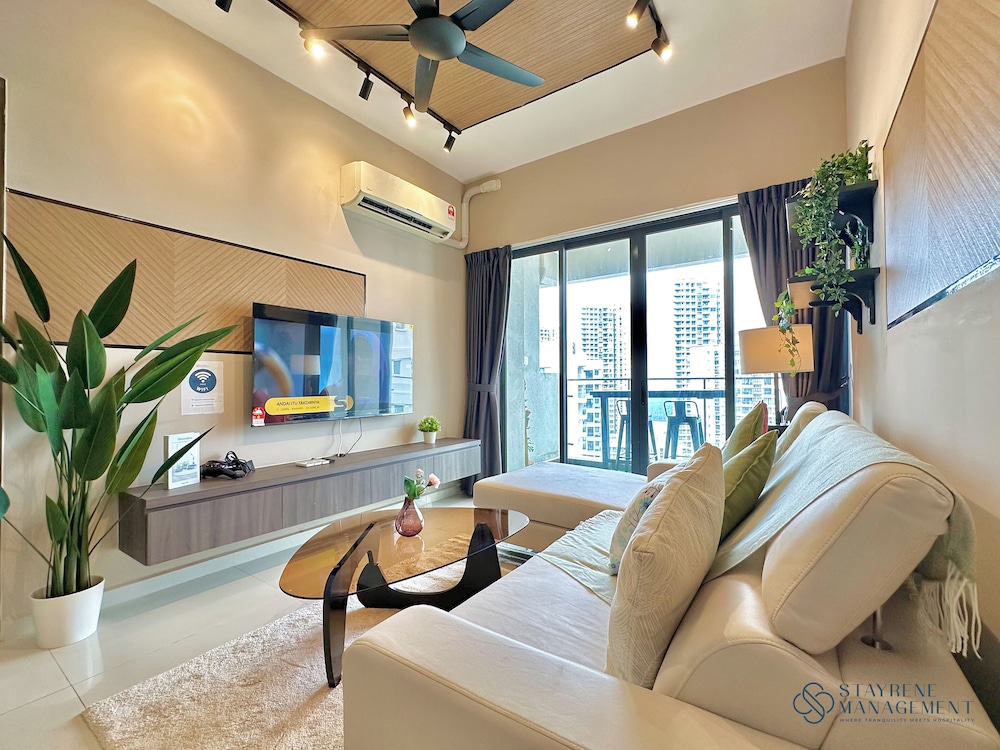 Country Garden Danga Bay Sea View Homestay by Stayrene