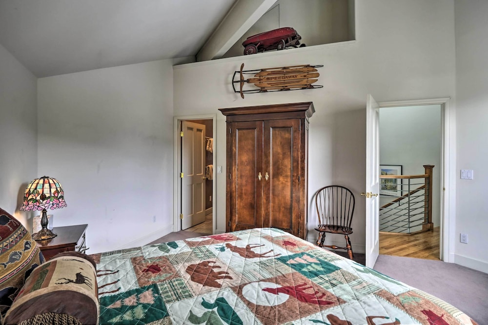 4 Mi to Skiing: Breckenridge Mountain Retreat! view 4