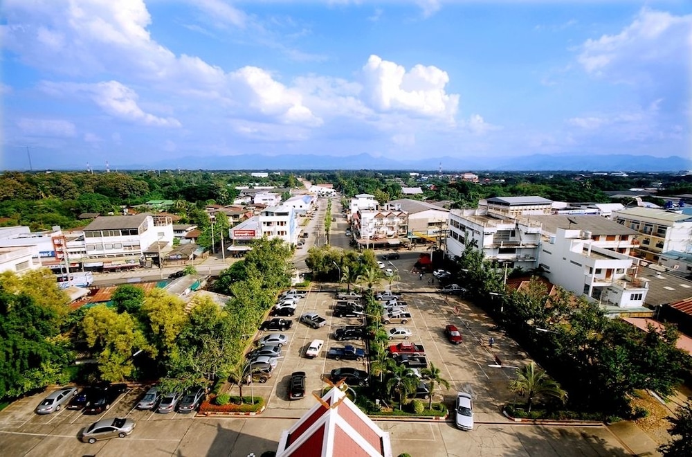 Mae Yom Palace Hotel