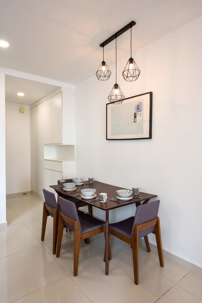 Comfy 3BR Apt in Danga Bay, Free Parking, Sea View