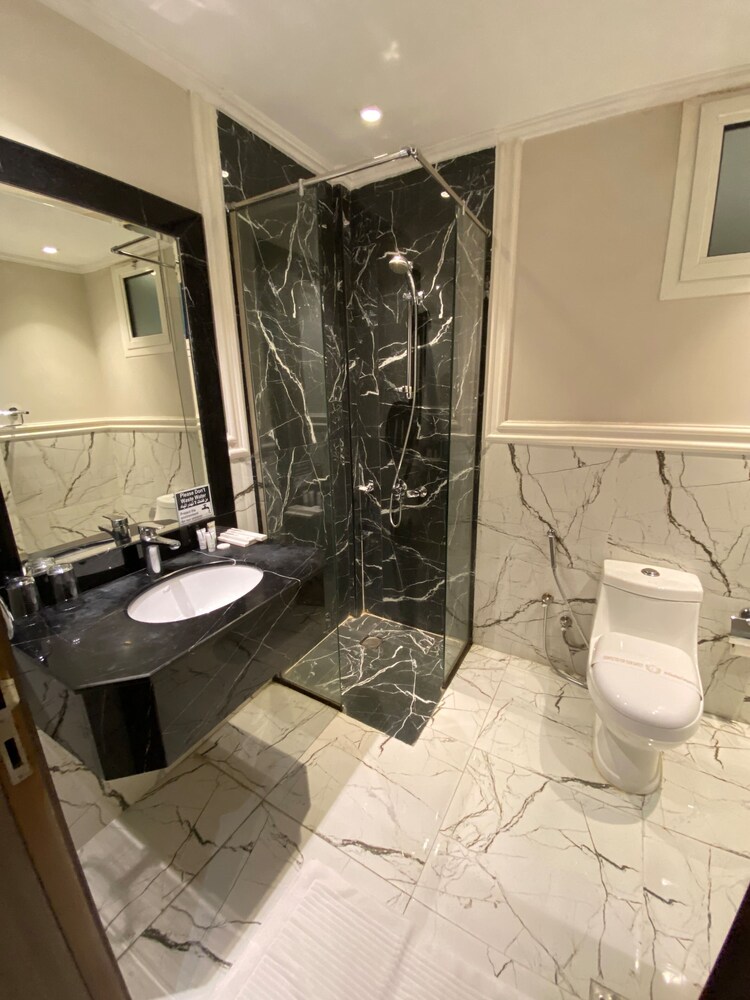 Lian Park Hotel