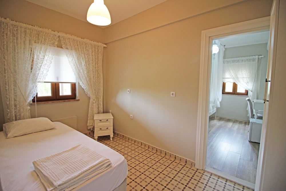 Karina Vineyard Evi - Image 77