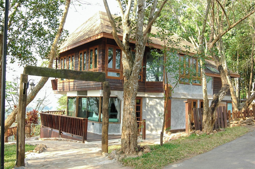 Village Farm & Winery