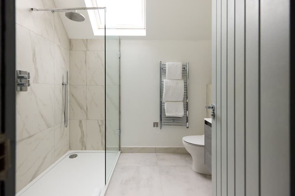 The Putney Sanctum - Beckoning 2bdr Flat With Balcony